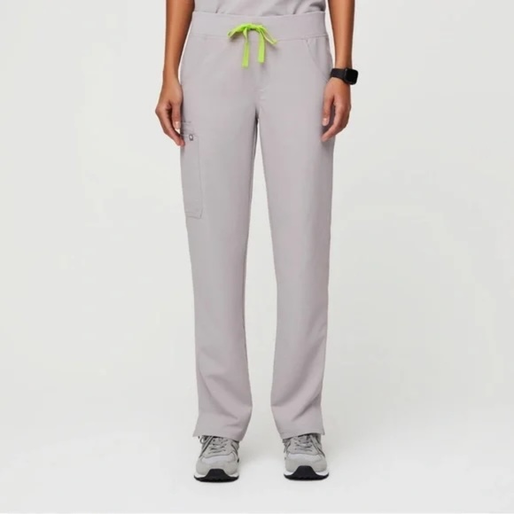 FIGS Kade Cargo Scrub Pants Tan Nude Scrub Pants Tan Nude Slate Size Medium - Picture 8 of 8